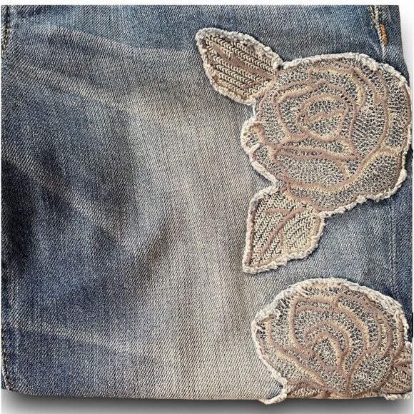 Miss Me Boyfriend Light Wash Ankle Floral Embroidered Jeans - Picture 12 of 14